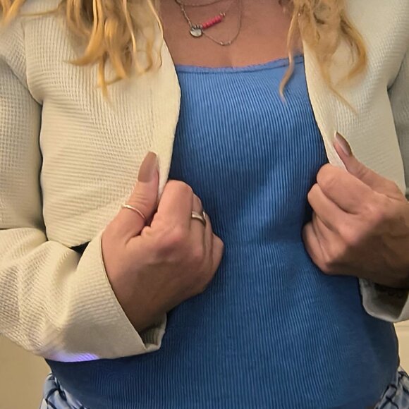 A medium cream-colored crop jacket by dazy. pebbled texture - Picture 6 of 11